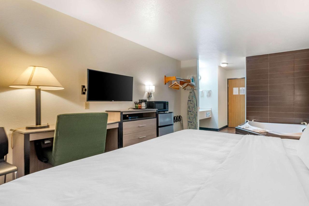 Econo Lodge Pueblo Buitenkant foto