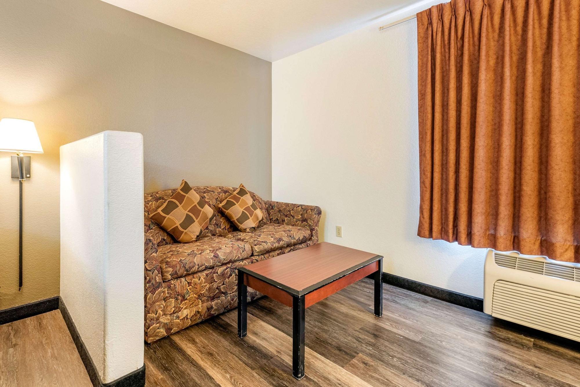 Econo Lodge Pueblo Buitenkant foto