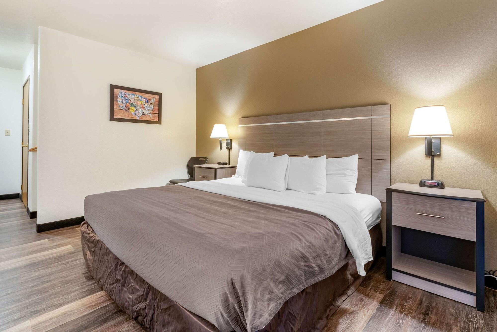 Econo Lodge Pueblo Buitenkant foto