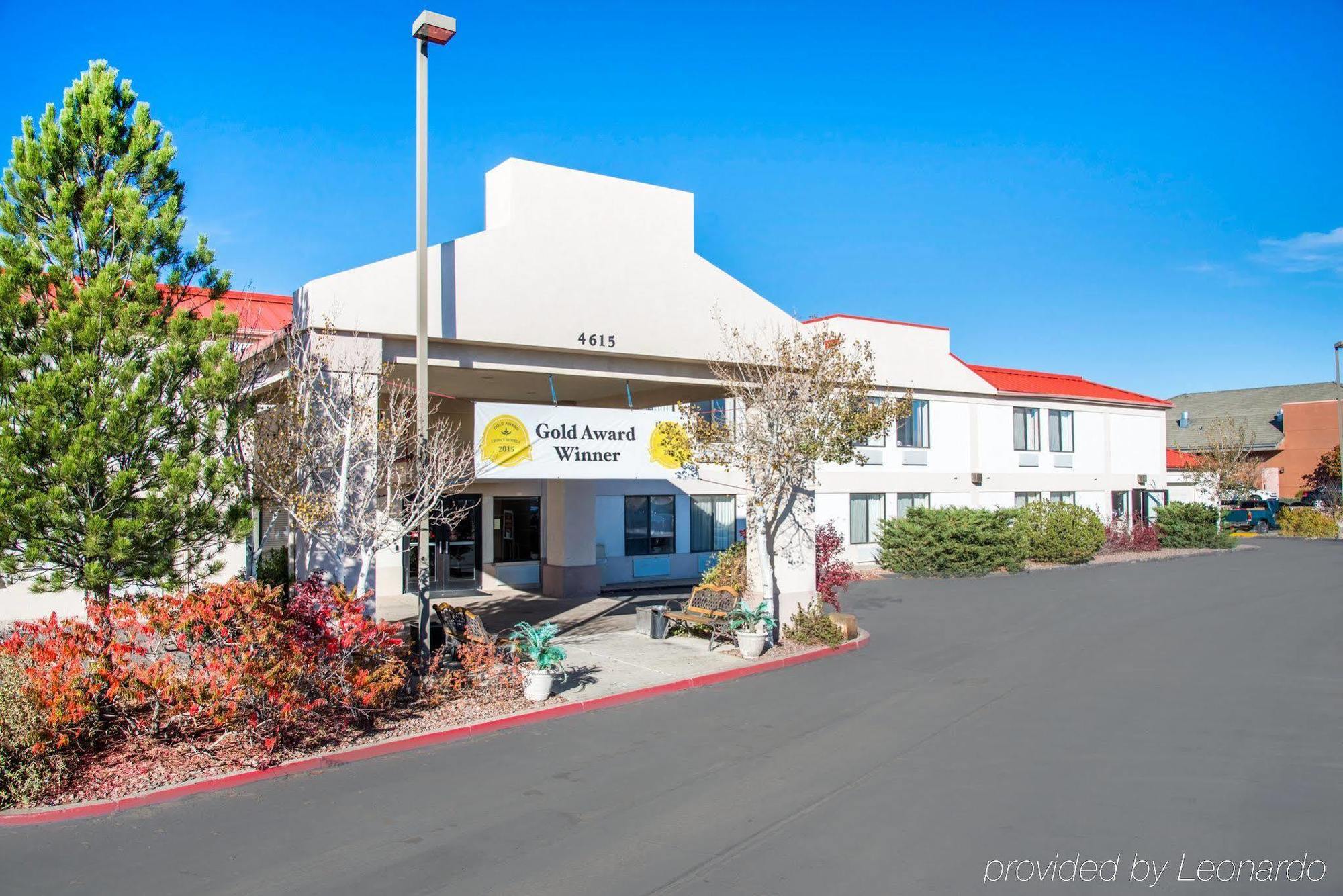 Econo Lodge Pueblo Buitenkant foto