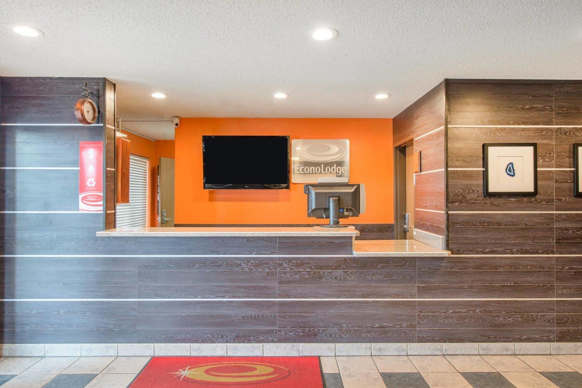 Econo Lodge Pueblo Buitenkant foto