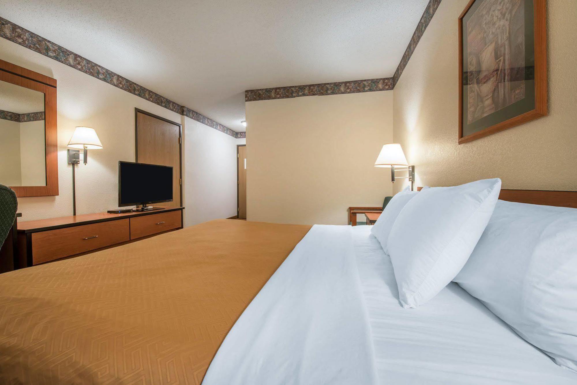 Econo Lodge Pueblo Buitenkant foto