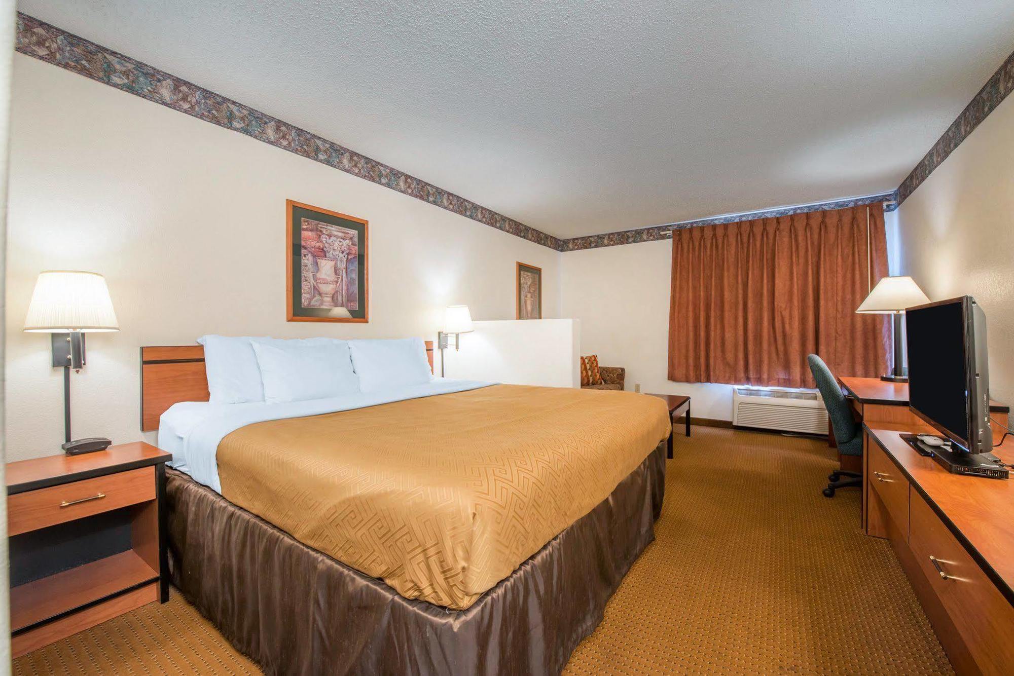 Econo Lodge Pueblo Buitenkant foto