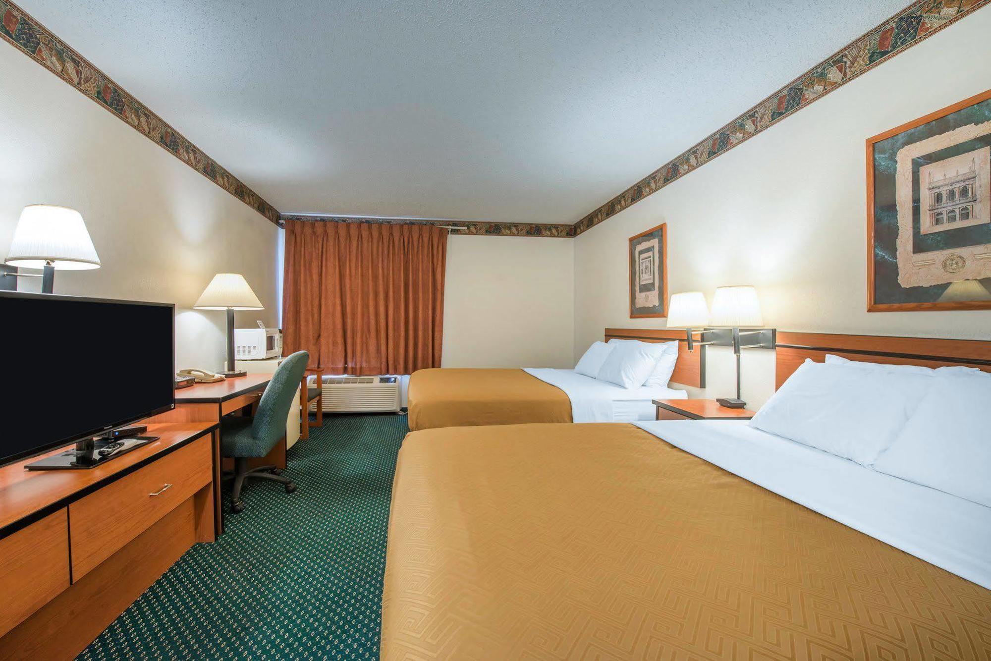 Econo Lodge Pueblo Buitenkant foto