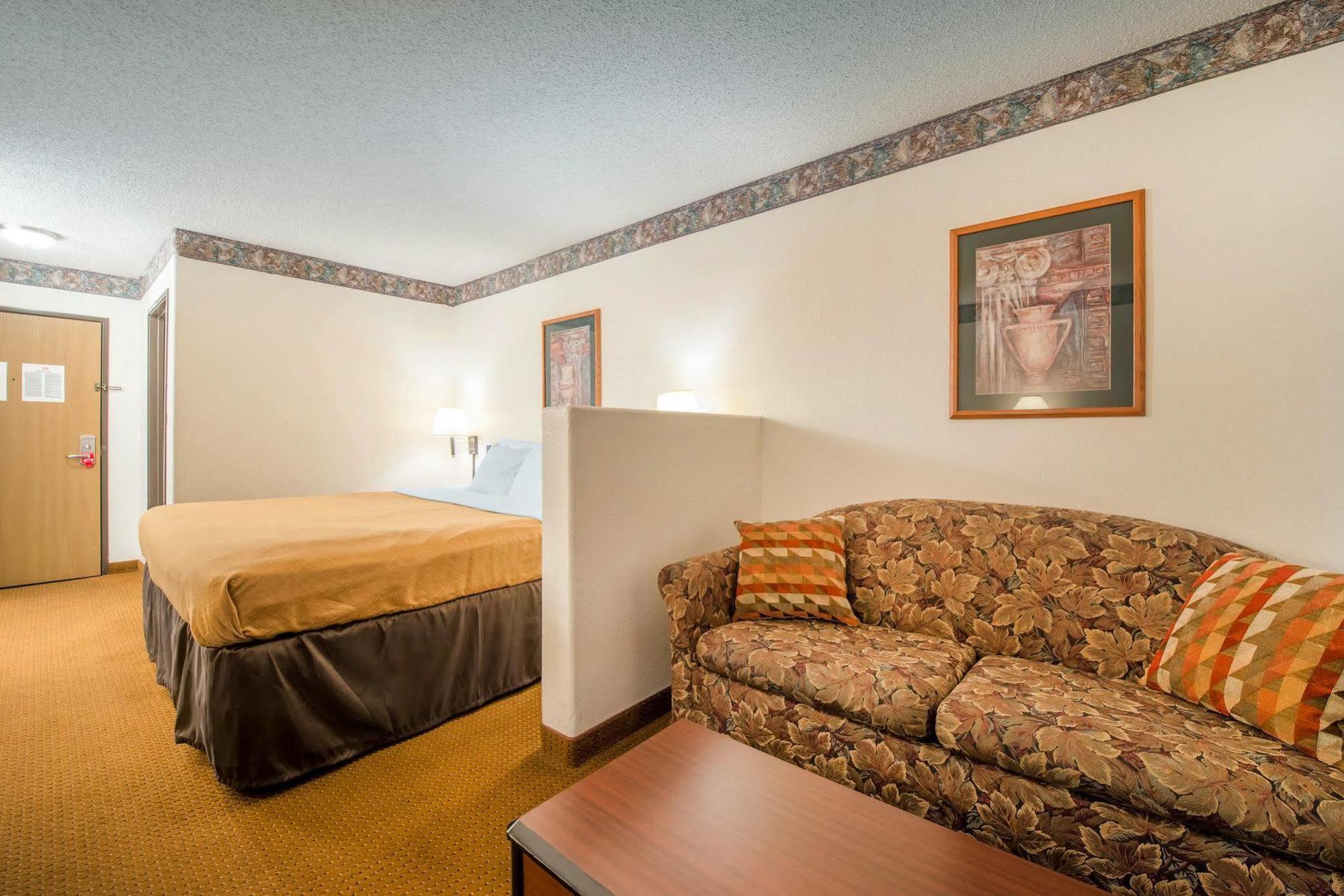 Econo Lodge Pueblo Buitenkant foto